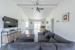 Prime Location 3BR - Firepit & Private Yard
